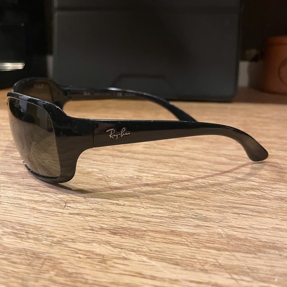 Ray Ban RB 4068 Highstreet Polarized 601/58 sunglasses - Picture 4 of 9